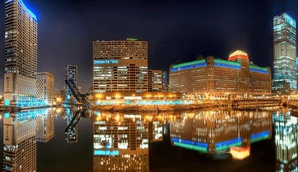 321 N Clark at Riverfront Plaza